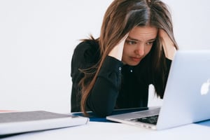 stressed-woman-looking-at-a-laptop-4226218